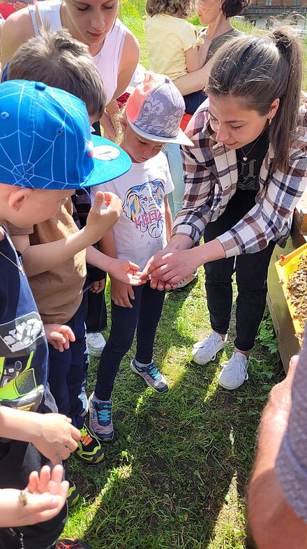 I bambini tengono in mano dei droni I bambini tengono in mano dei droni
